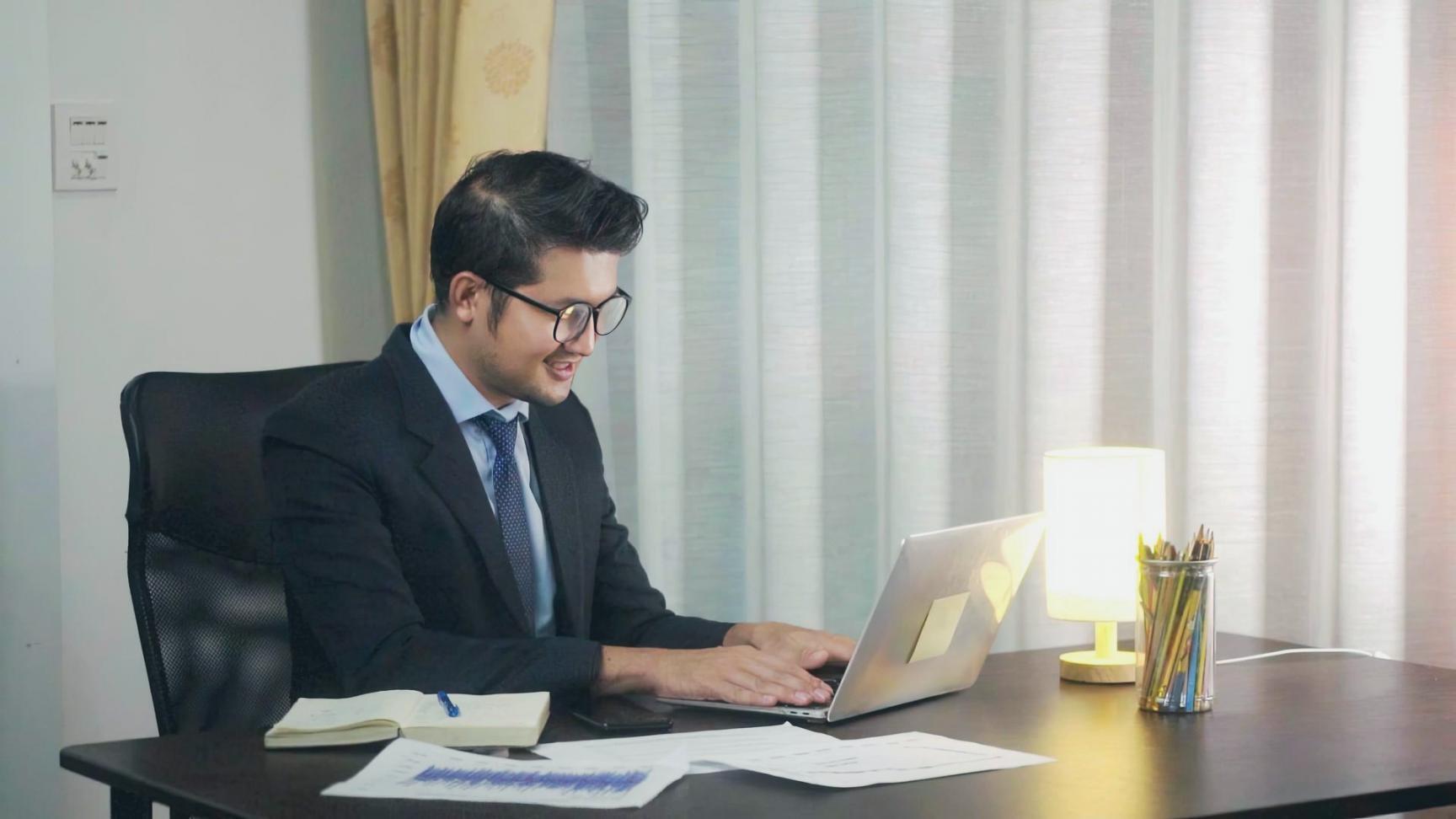 Dashboard de métricas de SEO local mostrando evolución de visibilidad geográfica